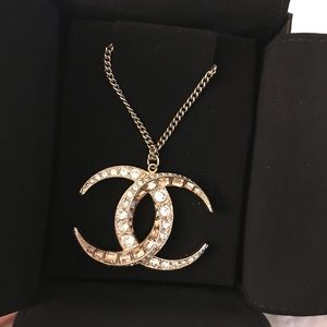 ❗️SOLD❗️Chanel Dubai Collection CC pendant necklace